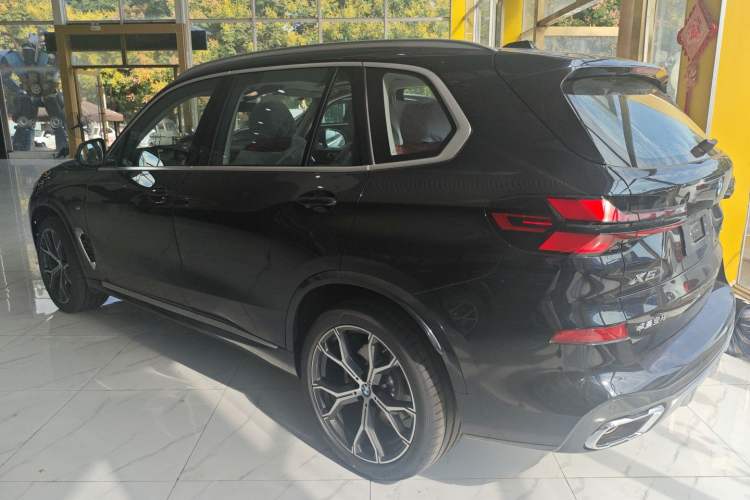 Used BMW X5 2023 xDrive 30Li Luxury M Sport Package