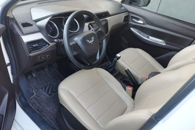 Used Wuling Hongguang 2019 1.5L S Comfort Edition China VI LAR