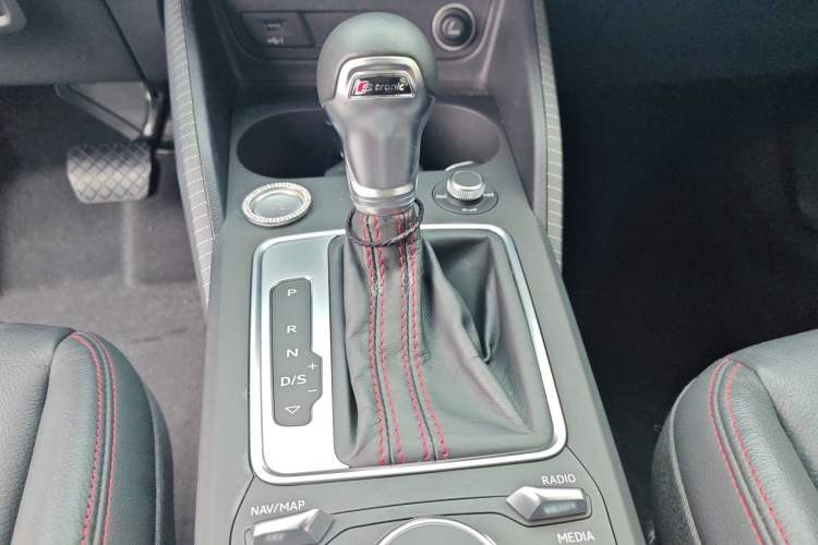 Used Audi Q2L 2022 35 TFSI Progressive Dynamic Edition Gear Lever