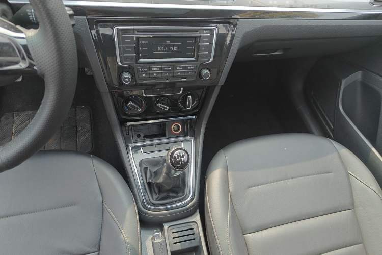 Used Volkswagen Bora 2016 1.6L Manual Comfort Model Gear Lever