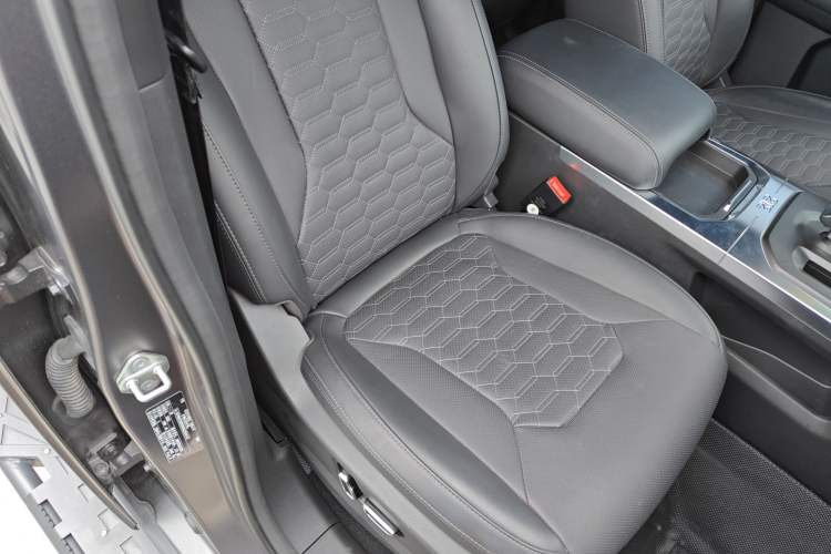 Used 212 T01 2024 2.0T Mechanic