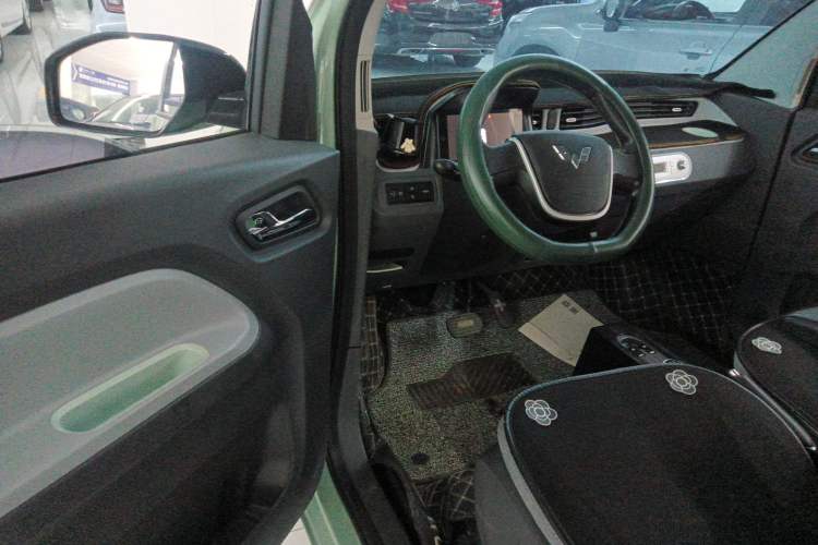 Used Wuling Hongguang MINIEV 2021 Macaron Fashion Model Lithium Iron Phosphate