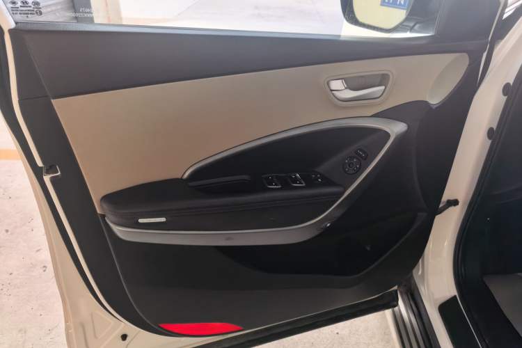 Used Hyundai Santa Fe 2015 2.4L Automatic Two-Wheel Drive Comfort Edition 5 Seats
