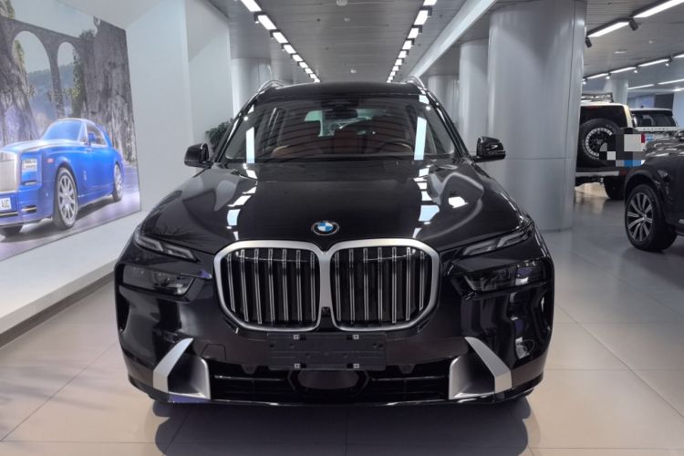 Used BMW X7 2023 xDrive40i Luxury Package with Leading Features