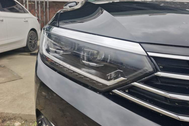 Used Volkswagen Magotan 2018 330TSI DSG Advanced Model Exterior 2