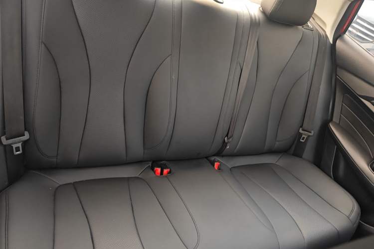 Used Roewe i5 2020 1.5L Manual 4G Connect Leehao Flagship Edition Interior 6