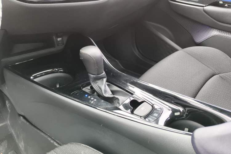 Used Toyota IZOA 2021 2.0L Yichi SPORT