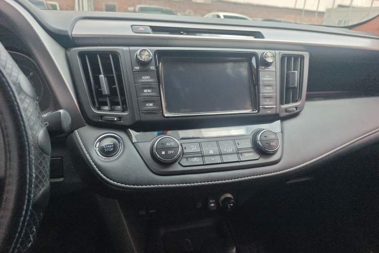 Used Toyota RAV4 2016 2.0L CVT Two-Wheel Drive Fashion Edition China V Standard