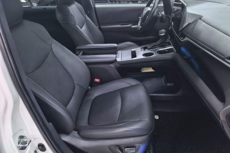 Used Toyota SIENNA 2021 2.5L Hybrid Ultimate Edition Right Front Seat