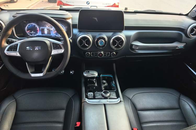 Used BAIC Off-Road BJ40 2023 2.0T Automatic Four-Wheel Drive Urban Hunter Edition Chivalrous Type Center Console