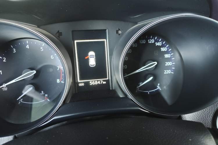 Used Toyota C-HR 2020 2.0L Luxury Edition Odometer Close Up