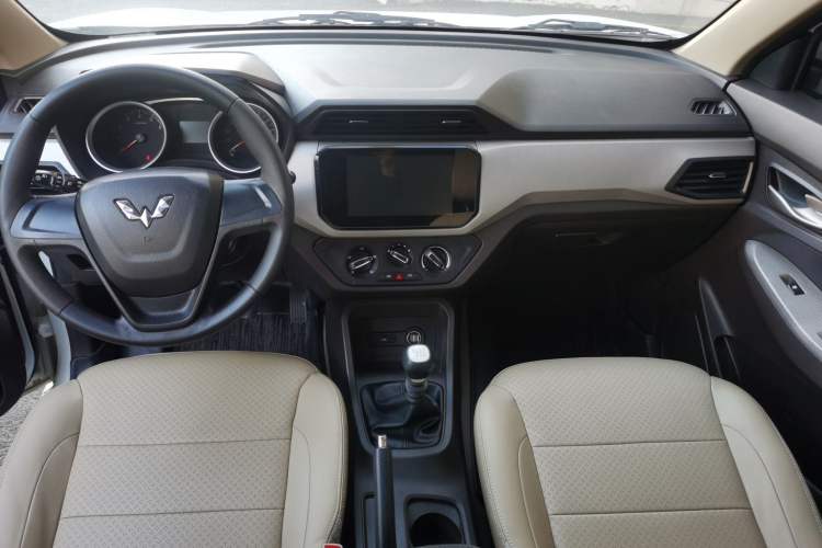 Used Wuling Hongguang 2019 1.5L S Comfort Edition China VI LAR