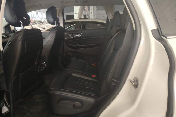 Used Ford Edge 2021 PLUS EcoBoost 245 Two-Wheel-Drive Titanium 7-Seater
