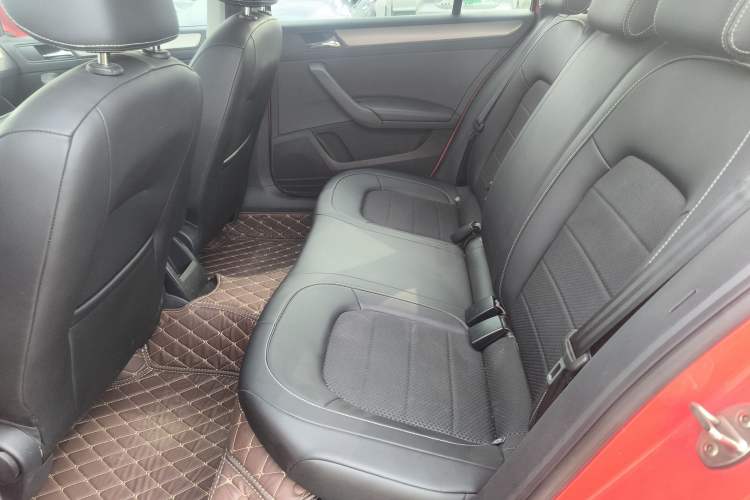 Used Skoda Rapid Spaceback 2016 Revised 1.6L Automatic Chuanxing Version
