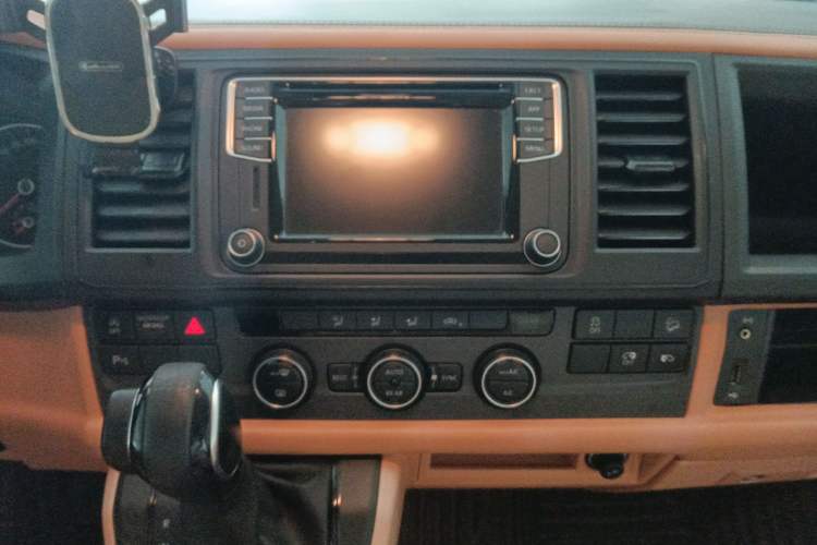 Used Volkswagen Caravelle 2018 2.0 TSI 4x4 Luxury Edition 7-Seater
