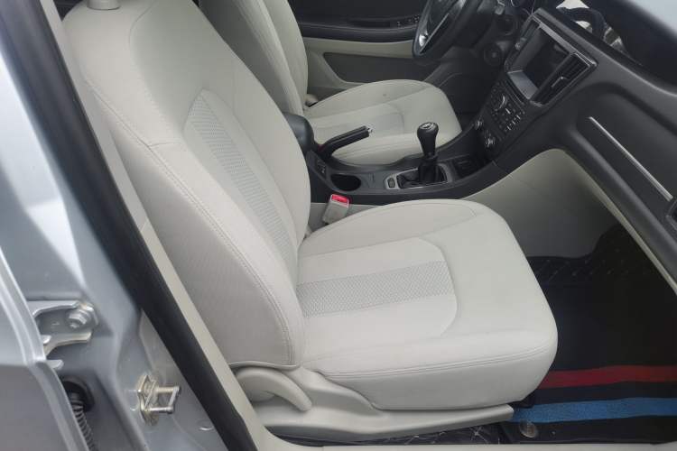Used BAIC Senova D50 2014 1.5L manual standard version