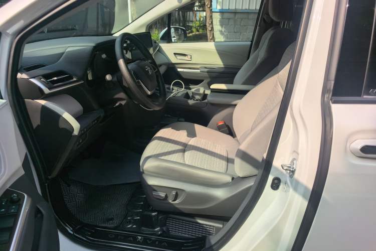 Used Toyota SIENNA 2024 2.5L Hybrid Comfort Edition