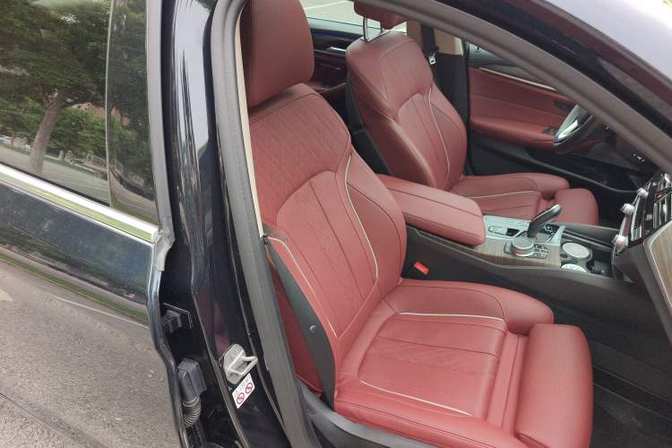 Used BMW 5 Series 2021 530Li Luxury Edition Premium Package Right Front Seat