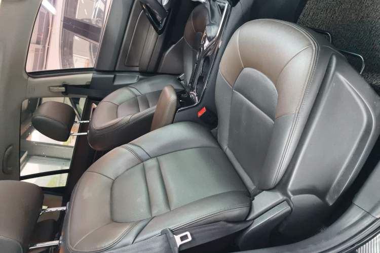 Used GAC Trumpchi GS4 2017 235T Automatic Two-Wheel Drive Luxury Smart Connectivity Version Right Front Seat