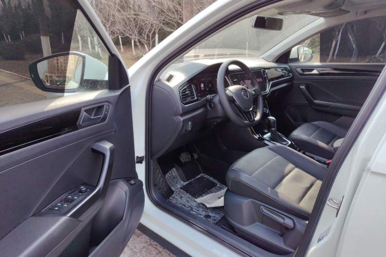 Used Volkswagen T-ROC 2021 280TSI DSG Two-Wheel Drive Comfort Connect Edition