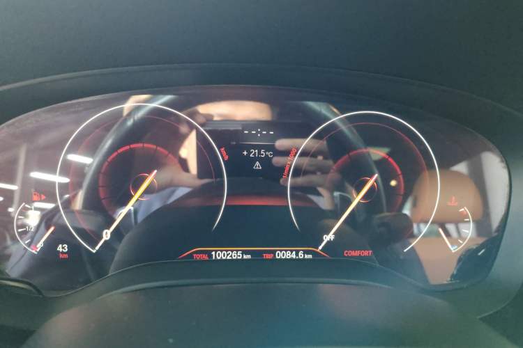 Used BMW 5 Series 2019 Restyled 530Li Luxury Edition M Sport Package Odometer Close Up