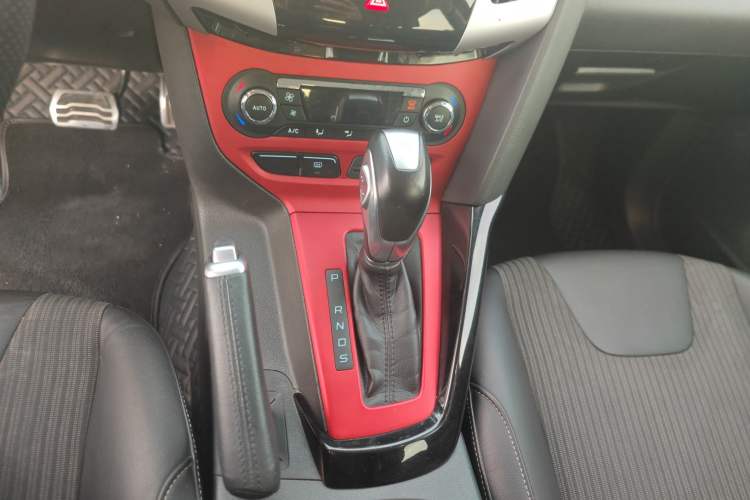 Used Ford Focus 2012 Hatchback 2.0L Automatic Luxury Sport Model Gear Lever