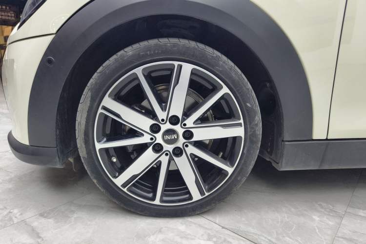 Used MINI 2023 Updated 1.5T COOPER Artist Five-Door Edition Front