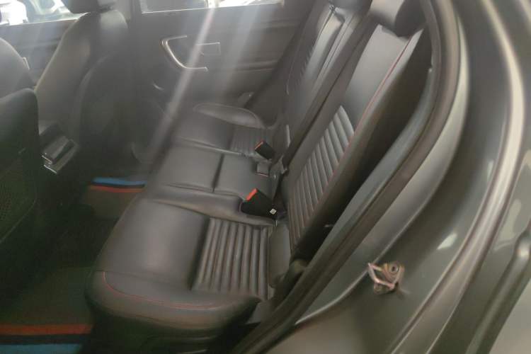 Used Land Rover Discovery Sport 2019 240 PS SE Dynamic Version China VI Standard
