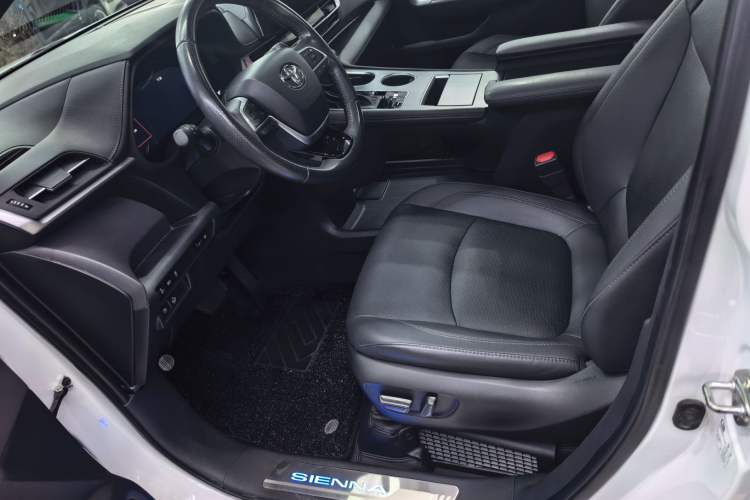 Used Toyota SIENNA 2021 2.5L Hybrid Ultimate Edition Left Front Seat