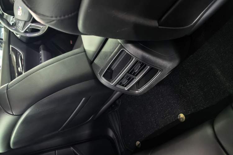 Used Cadillac XT5 2018 28E Four-Wheel Drive Tech Version