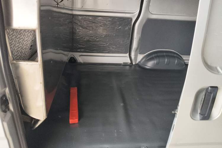 Used Wuling Zhiguang 2020 1.2L Van Utility Model China VI Emission Standard 2 Seats LSI
