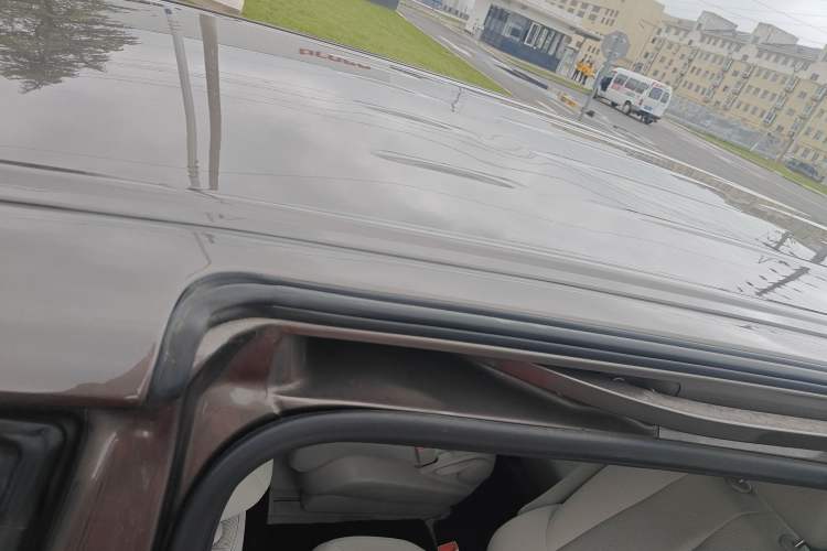 Used Buick GL8 2022 Land Cruiser Executive Class 652T Comfort Model Roof