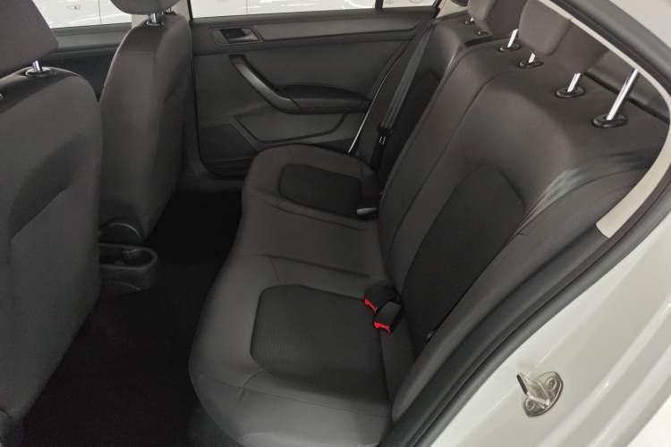 Used Volkswagen Santana 2015 1.6L Manual Fashion Edition