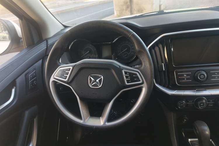 Used JMC Yusheng S350 2017 2.0T Automatic 2WD Diesel Luxury Version with Sunroof 5 Seats