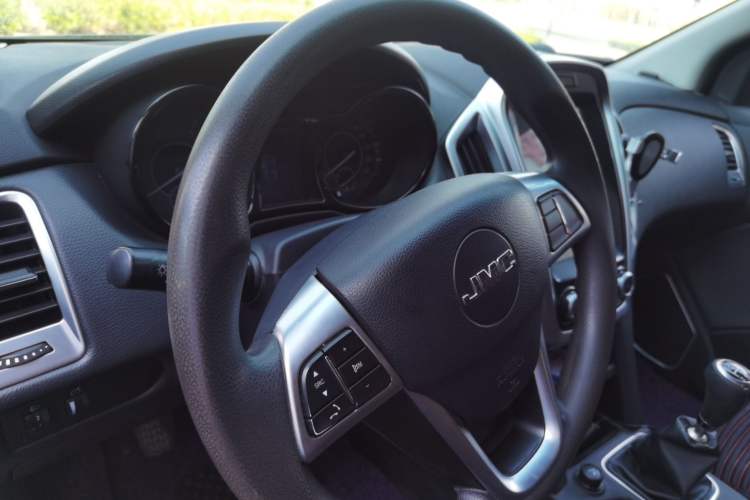 Used JMC Yuhu 3 2018 2.5T Diesel Two-Wheel Drive Advanced Version Standard Wheelbase Interior 7