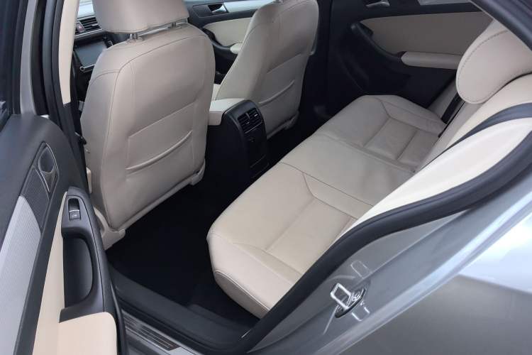 Used Volkswagen Sagitar 2014 1.6L Manual Comfort Model
