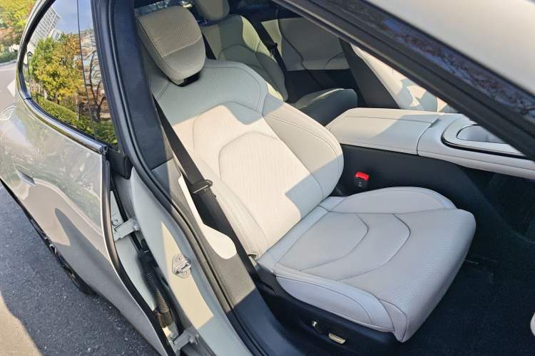 Used Xiaomi Auto SU7 2024 Four-Wheel Drive Ultra-Long Range Advanced Intelligent Driving Max Edition