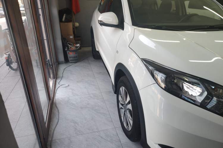 Used Honda Vezel 2015 1.5L manual two-wheel drive Comfort trim level
