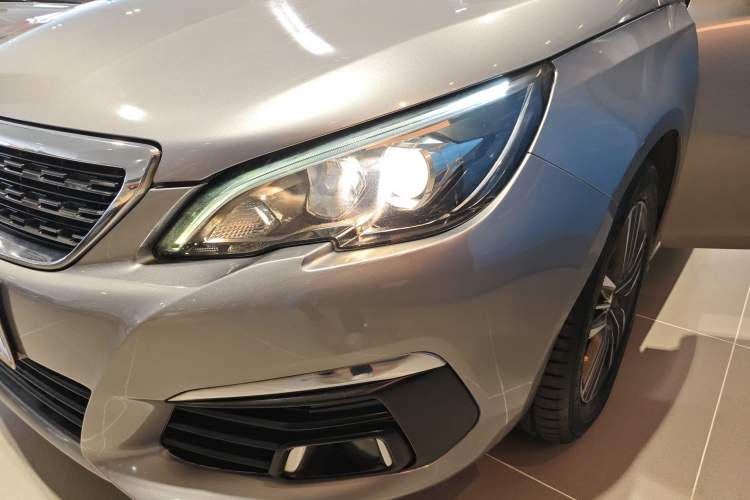 Used Peugeot 308 2016 1.6L Automatic Luxury Edition Left Front Headlight