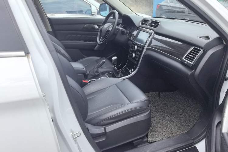 Used Haval H2 2016 Red Label 1.5T Manual Two-Wheel Drive Elite Model