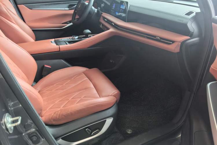 Used CHANGAN CS75 PLUS 2024 3rd Generation Champion Edition 1.5T Intelligent Drive Dynamic Model Interior 4