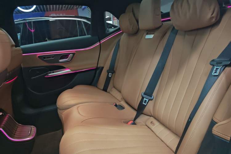 Used Mercedes-Benz E-Class New Energy 2024 E 350 e L Plug-in Hybrid Sedan Interior 4