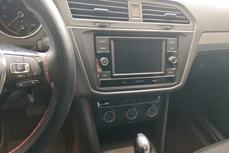 Used Volkswagen Tiguan L 2021 280TSI Automatic Two-Wheel Drive Comfort Edition – Low-Trim Version