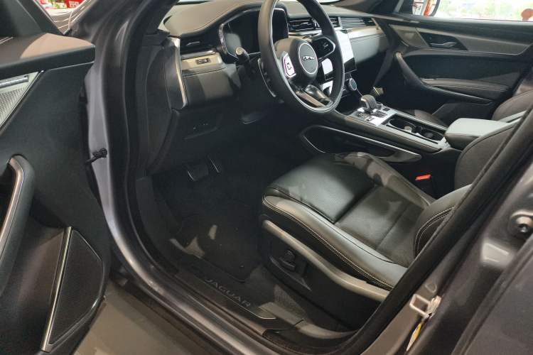 Used Jaguar F-PACE 2024 P250 R-Dynamic SE
