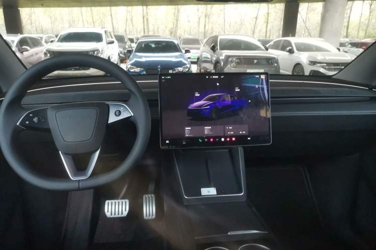 Used Tesla Model Y 2025 Long-Range All-Wheel Drive First Edition Center Console