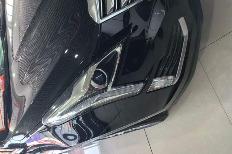 Used Cadillac XT5 2018 28E Four-Wheel Drive Tech Version