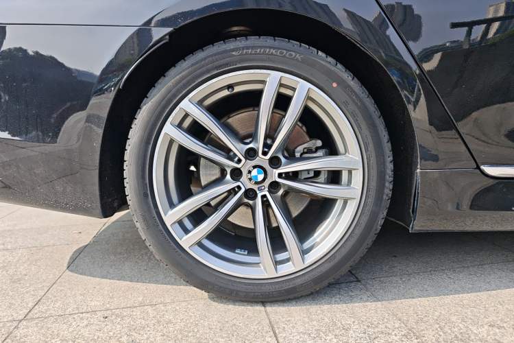 Used BMW 7 Series 2018 730Li Leading Model M Sport Package Exterior 4