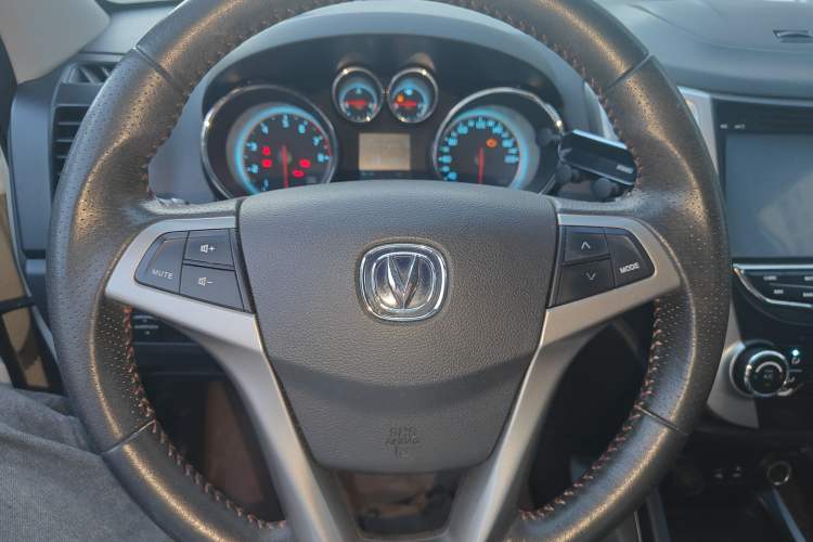 Used CHANGAN CS35 2012 1.6L Manual Luxury Model China IV Standard
