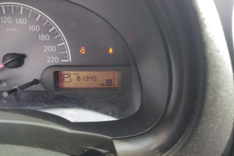 Used Nissan Sunny 2015 1.5XE CVT Master Edition Odometer Close Up