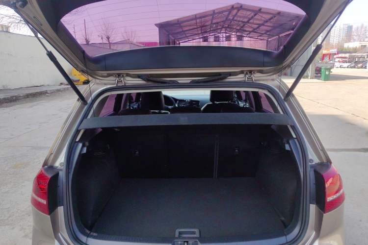 Used Volkswagen Golf 2016 1.6L Manual Fashion Edition
